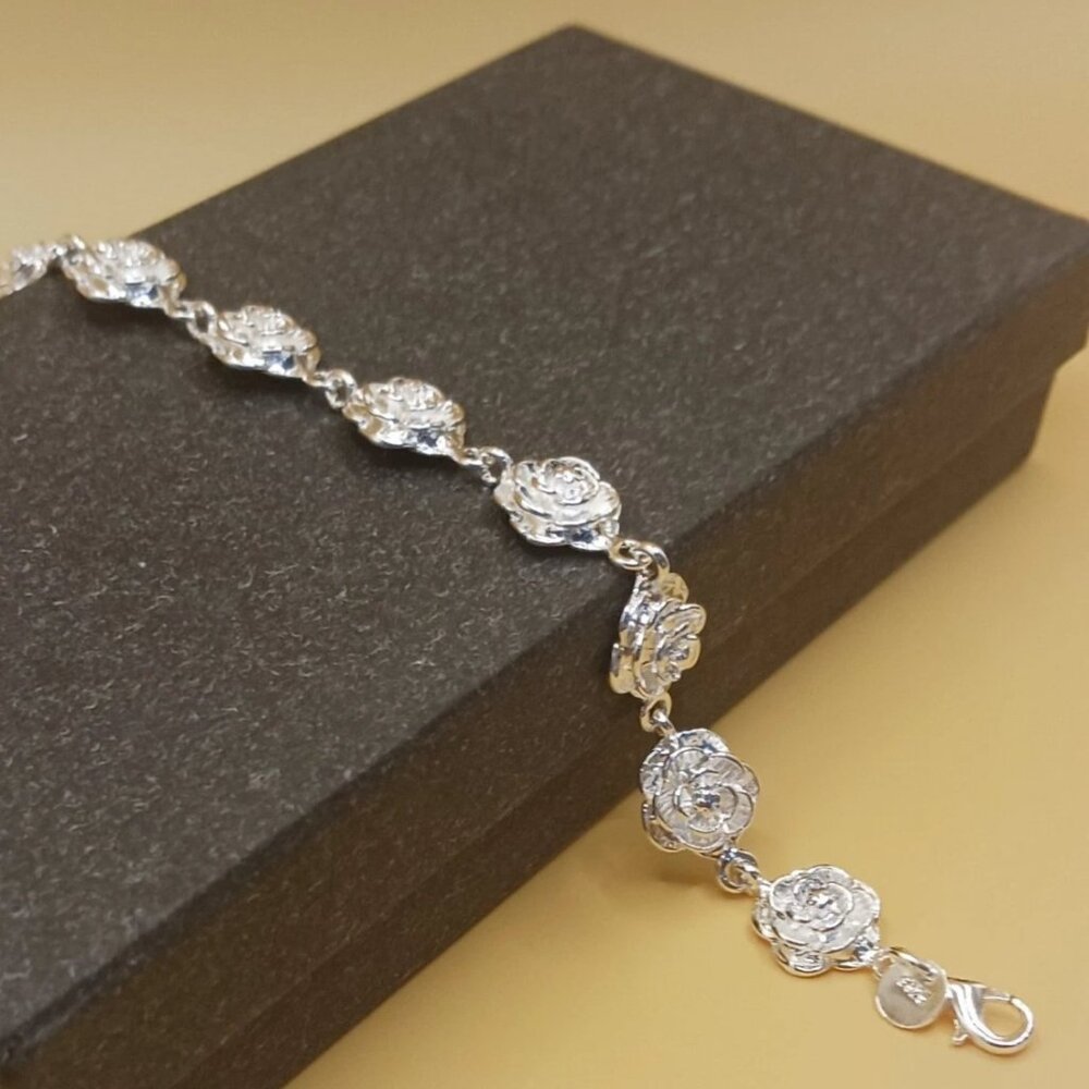 9" Sterling Silver Plated Big Flowers Bracelet with Extender